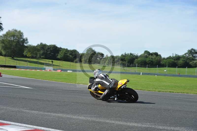 Motorcycle action photographs;event digital images;eventdigitalimages;no limits trackday;oulton park;oulton park circuit cheshire;oulton park photographs;peter wileman photography;trackday;trackday digital images;trackday photos