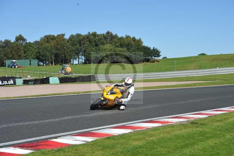 Motorcycle action photographs;event digital images;eventdigitalimages;no limits trackday;oulton park;oulton park circuit cheshire;oulton park photographs;peter wileman photography;trackday;trackday digital images;trackday photos