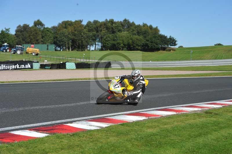 Motorcycle action photographs;event digital images;eventdigitalimages;no limits trackday;oulton park;oulton park circuit cheshire;oulton park photographs;peter wileman photography;trackday;trackday digital images;trackday photos