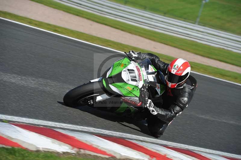 Motorcycle action photographs;event digital images;eventdigitalimages;no limits trackday;oulton park;oulton park circuit cheshire;oulton park photographs;peter wileman photography;trackday;trackday digital images;trackday photos