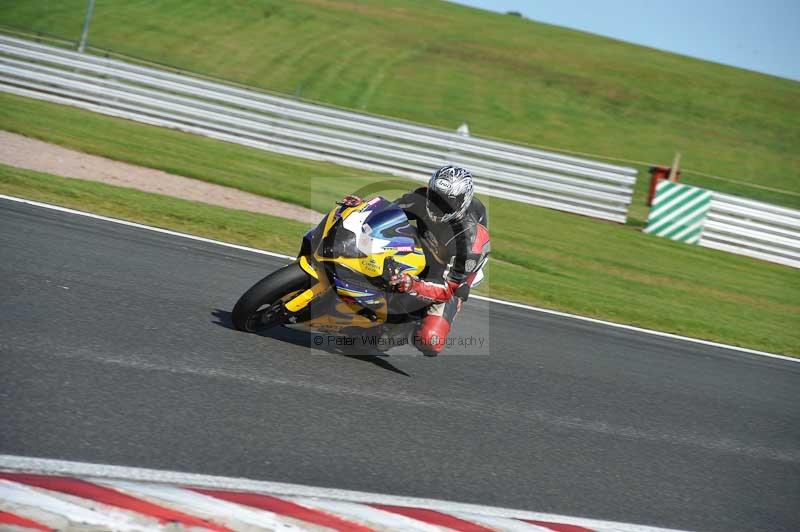 Motorcycle action photographs;event digital images;eventdigitalimages;no limits trackday;oulton park;oulton park circuit cheshire;oulton park photographs;peter wileman photography;trackday;trackday digital images;trackday photos