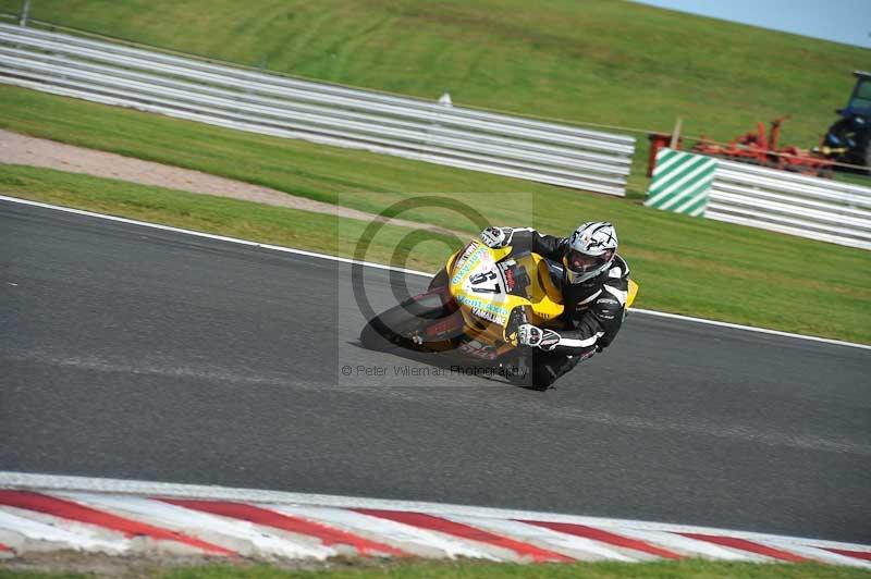 Motorcycle action photographs;event digital images;eventdigitalimages;no limits trackday;oulton park;oulton park circuit cheshire;oulton park photographs;peter wileman photography;trackday;trackday digital images;trackday photos