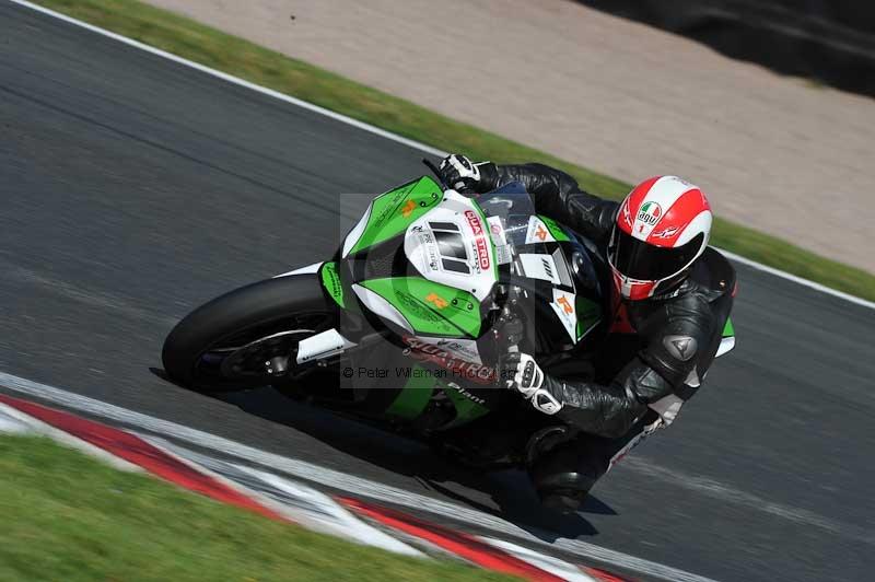 Motorcycle action photographs;event digital images;eventdigitalimages;no limits trackday;oulton park;oulton park circuit cheshire;oulton park photographs;peter wileman photography;trackday;trackday digital images;trackday photos