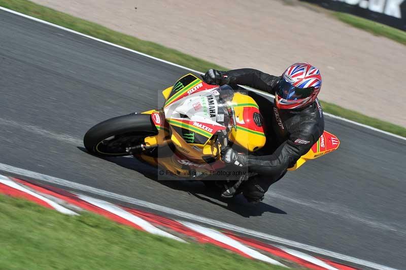 Motorcycle action photographs;event digital images;eventdigitalimages;no limits trackday;oulton park;oulton park circuit cheshire;oulton park photographs;peter wileman photography;trackday;trackday digital images;trackday photos