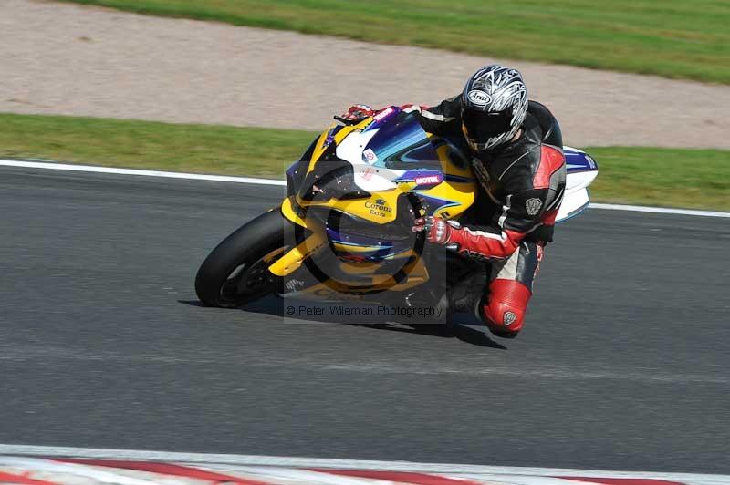 Motorcycle action photographs;event digital images;eventdigitalimages;no limits trackday;oulton park;oulton park circuit cheshire;oulton park photographs;peter wileman photography;trackday;trackday digital images;trackday photos