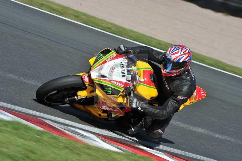 Motorcycle action photographs;event digital images;eventdigitalimages;no limits trackday;oulton park;oulton park circuit cheshire;oulton park photographs;peter wileman photography;trackday;trackday digital images;trackday photos