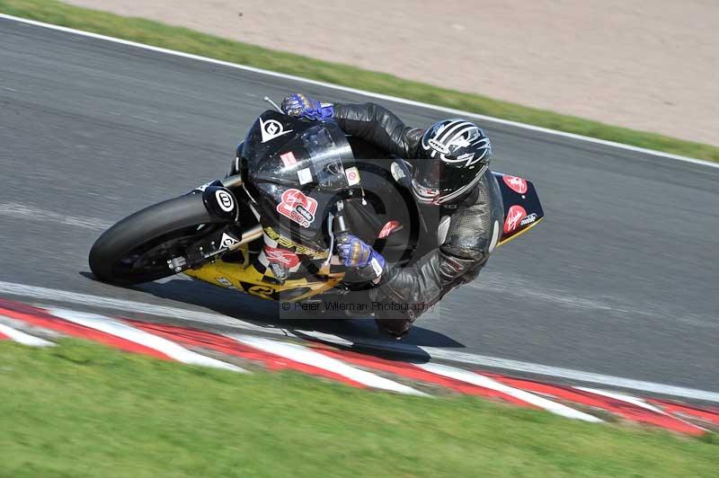 Motorcycle action photographs;event digital images;eventdigitalimages;no limits trackday;oulton park;oulton park circuit cheshire;oulton park photographs;peter wileman photography;trackday;trackday digital images;trackday photos