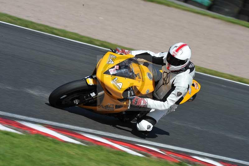 Motorcycle action photographs;event digital images;eventdigitalimages;no limits trackday;oulton park;oulton park circuit cheshire;oulton park photographs;peter wileman photography;trackday;trackday digital images;trackday photos