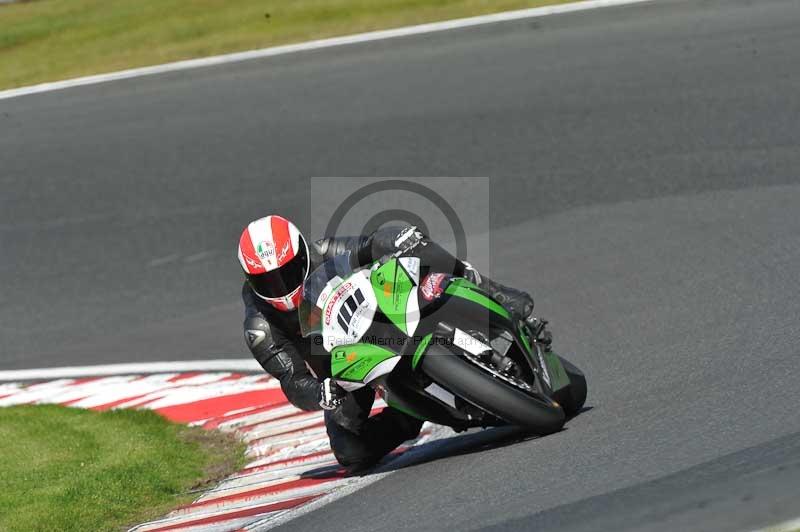 Motorcycle action photographs;event digital images;eventdigitalimages;no limits trackday;oulton park;oulton park circuit cheshire;oulton park photographs;peter wileman photography;trackday;trackday digital images;trackday photos