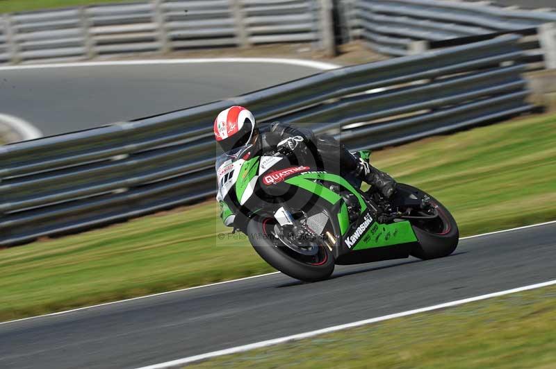 Motorcycle action photographs;event digital images;eventdigitalimages;no limits trackday;oulton park;oulton park circuit cheshire;oulton park photographs;peter wileman photography;trackday;trackday digital images;trackday photos