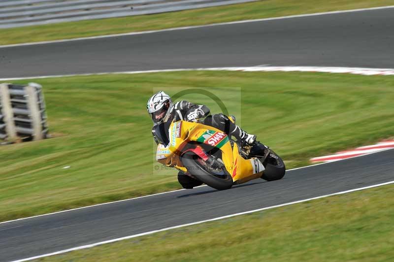 Motorcycle action photographs;event digital images;eventdigitalimages;no limits trackday;oulton park;oulton park circuit cheshire;oulton park photographs;peter wileman photography;trackday;trackday digital images;trackday photos