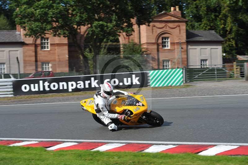Motorcycle action photographs;event digital images;eventdigitalimages;no limits trackday;oulton park;oulton park circuit cheshire;oulton park photographs;peter wileman photography;trackday;trackday digital images;trackday photos