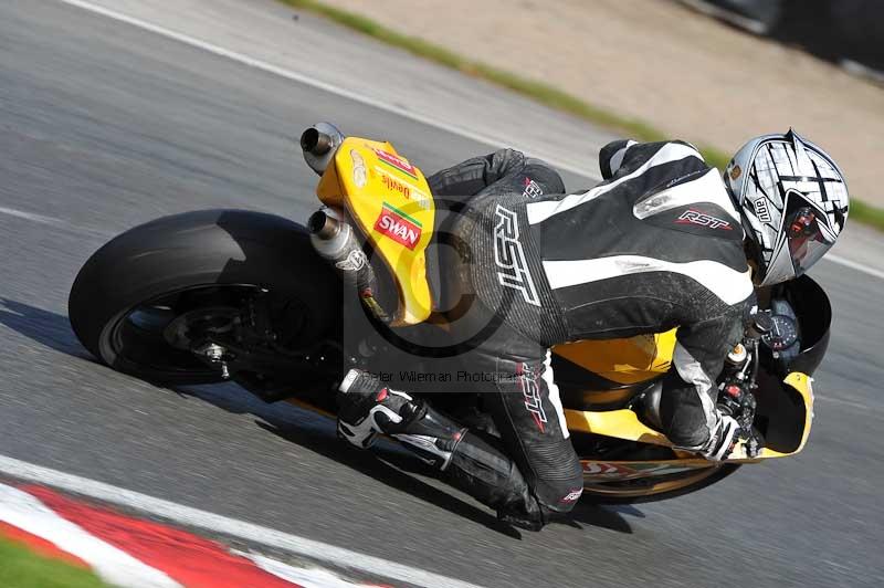 Motorcycle action photographs;event digital images;eventdigitalimages;no limits trackday;oulton park;oulton park circuit cheshire;oulton park photographs;peter wileman photography;trackday;trackday digital images;trackday photos