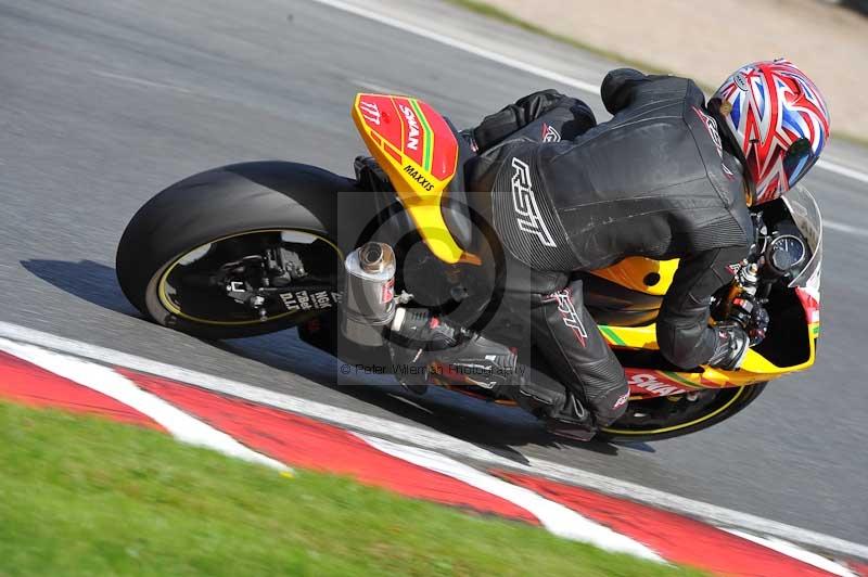 Motorcycle action photographs;event digital images;eventdigitalimages;no limits trackday;oulton park;oulton park circuit cheshire;oulton park photographs;peter wileman photography;trackday;trackday digital images;trackday photos