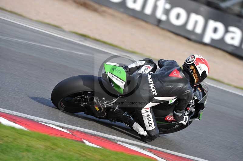 Motorcycle action photographs;event digital images;eventdigitalimages;no limits trackday;oulton park;oulton park circuit cheshire;oulton park photographs;peter wileman photography;trackday;trackday digital images;trackday photos