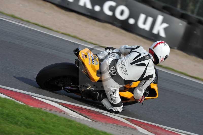 Motorcycle action photographs;event digital images;eventdigitalimages;no limits trackday;oulton park;oulton park circuit cheshire;oulton park photographs;peter wileman photography;trackday;trackday digital images;trackday photos
