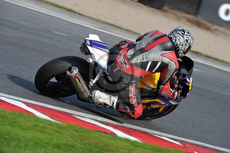 Motorcycle action photographs;event digital images;eventdigitalimages;no limits trackday;oulton park;oulton park circuit cheshire;oulton park photographs;peter wileman photography;trackday;trackday digital images;trackday photos
