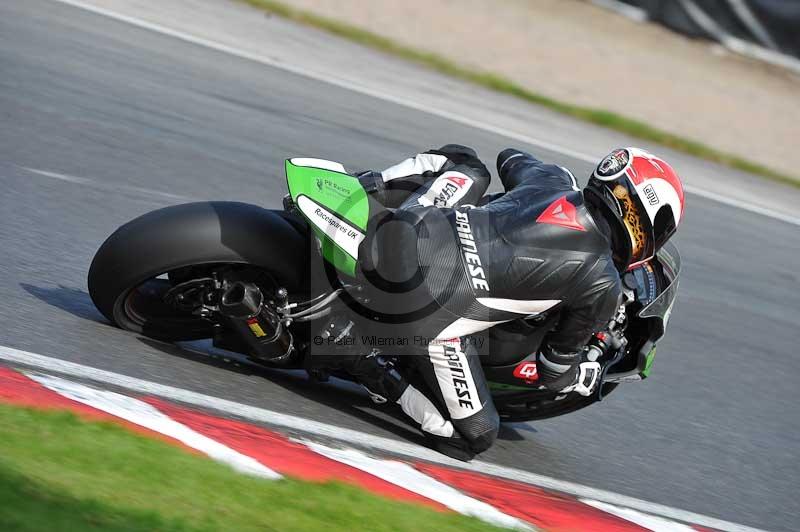 Motorcycle action photographs;event digital images;eventdigitalimages;no limits trackday;oulton park;oulton park circuit cheshire;oulton park photographs;peter wileman photography;trackday;trackday digital images;trackday photos