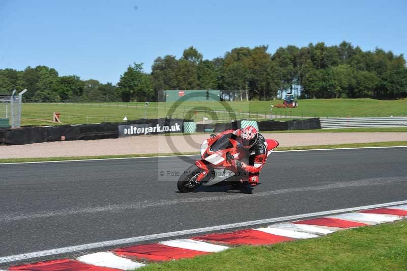 Motorcycle action photographs;event digital images;eventdigitalimages;no limits trackday;oulton park;oulton park circuit cheshire;oulton park photographs;peter wileman photography;trackday;trackday digital images;trackday photos
