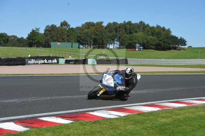 Motorcycle action photographs;event digital images;eventdigitalimages;no limits trackday;oulton park;oulton park circuit cheshire;oulton park photographs;peter wileman photography;trackday;trackday digital images;trackday photos