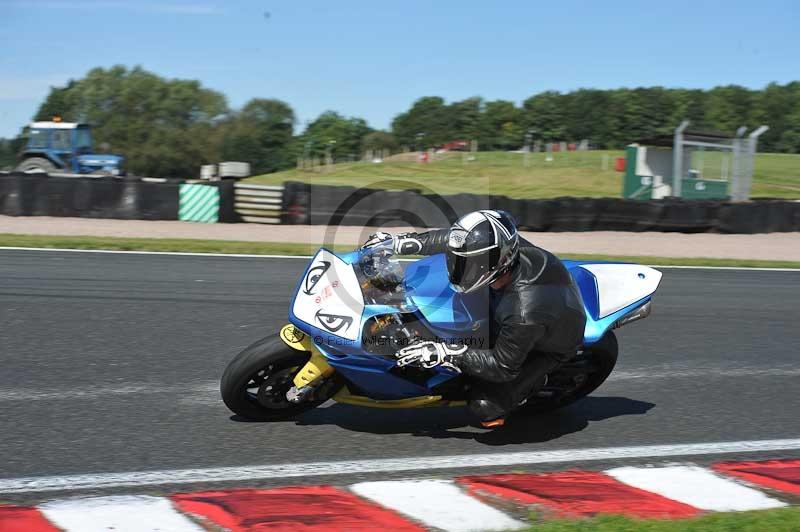 Motorcycle action photographs;event digital images;eventdigitalimages;no limits trackday;oulton park;oulton park circuit cheshire;oulton park photographs;peter wileman photography;trackday;trackday digital images;trackday photos