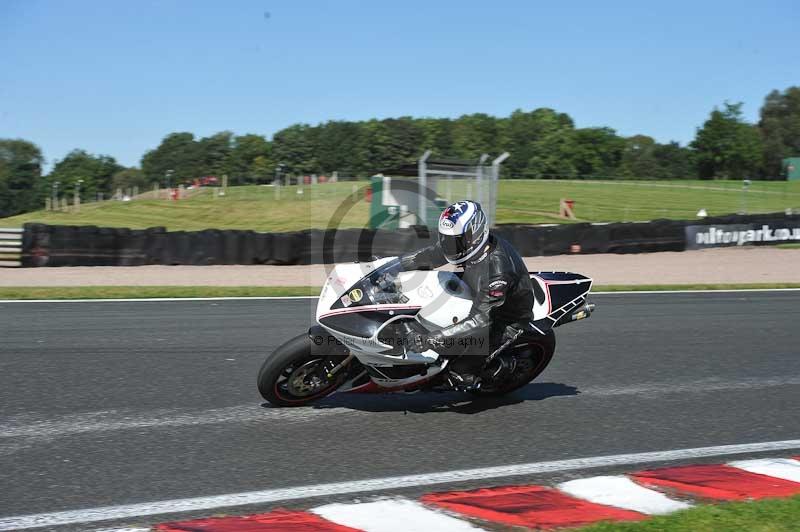 Motorcycle action photographs;event digital images;eventdigitalimages;no limits trackday;oulton park;oulton park circuit cheshire;oulton park photographs;peter wileman photography;trackday;trackday digital images;trackday photos