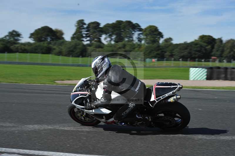 Motorcycle action photographs;event digital images;eventdigitalimages;no limits trackday;oulton park;oulton park circuit cheshire;oulton park photographs;peter wileman photography;trackday;trackday digital images;trackday photos