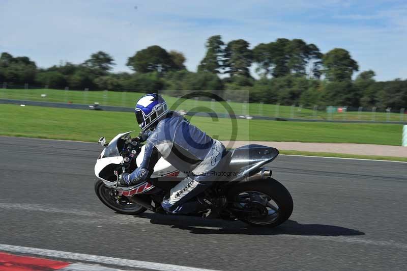 Motorcycle action photographs;event digital images;eventdigitalimages;no limits trackday;oulton park;oulton park circuit cheshire;oulton park photographs;peter wileman photography;trackday;trackday digital images;trackday photos