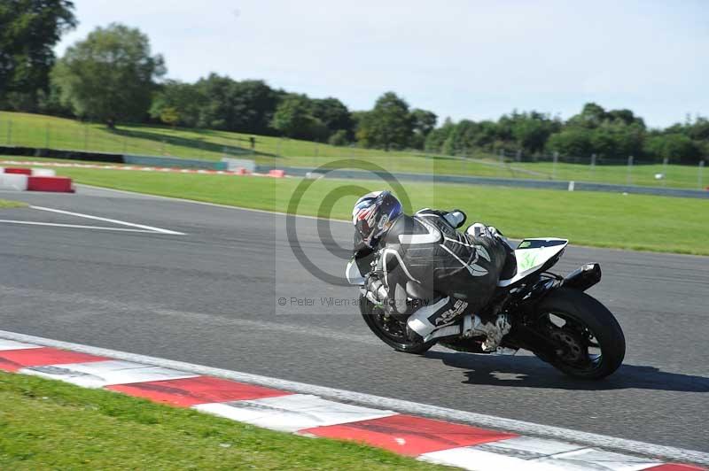 Motorcycle action photographs;event digital images;eventdigitalimages;no limits trackday;oulton park;oulton park circuit cheshire;oulton park photographs;peter wileman photography;trackday;trackday digital images;trackday photos