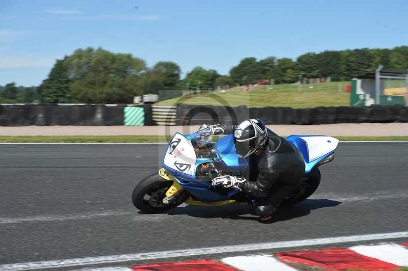 Motorcycle action photographs;event digital images;eventdigitalimages;no limits trackday;oulton park;oulton park circuit cheshire;oulton park photographs;peter wileman photography;trackday;trackday digital images;trackday photos