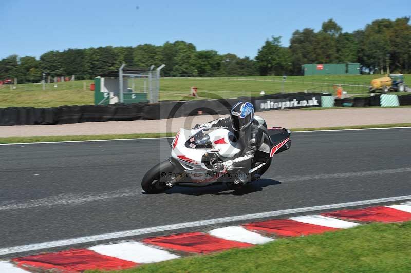Motorcycle action photographs;event digital images;eventdigitalimages;no limits trackday;oulton park;oulton park circuit cheshire;oulton park photographs;peter wileman photography;trackday;trackday digital images;trackday photos
