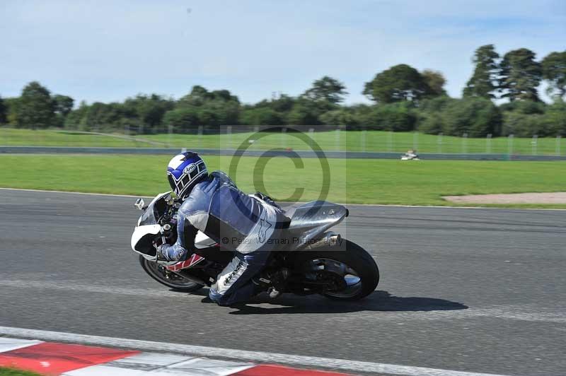 Motorcycle action photographs;event digital images;eventdigitalimages;no limits trackday;oulton park;oulton park circuit cheshire;oulton park photographs;peter wileman photography;trackday;trackday digital images;trackday photos