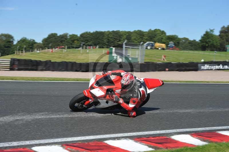 Motorcycle action photographs;event digital images;eventdigitalimages;no limits trackday;oulton park;oulton park circuit cheshire;oulton park photographs;peter wileman photography;trackday;trackday digital images;trackday photos