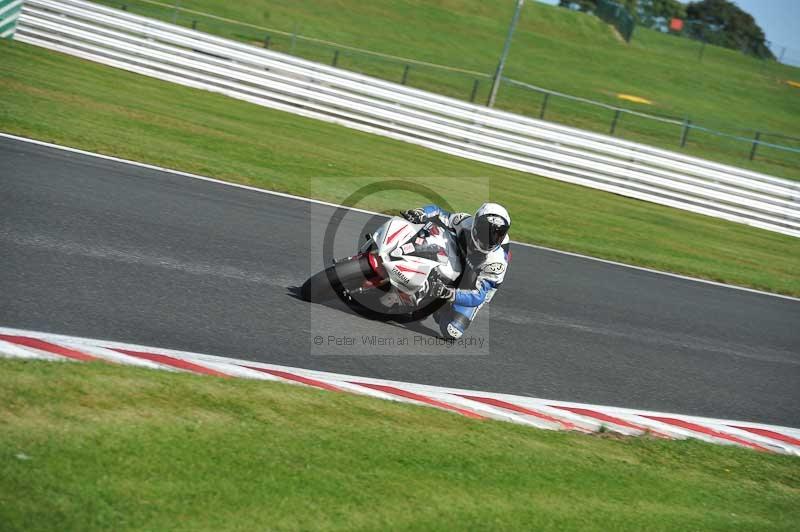 Motorcycle action photographs;event digital images;eventdigitalimages;no limits trackday;oulton park;oulton park circuit cheshire;oulton park photographs;peter wileman photography;trackday;trackday digital images;trackday photos