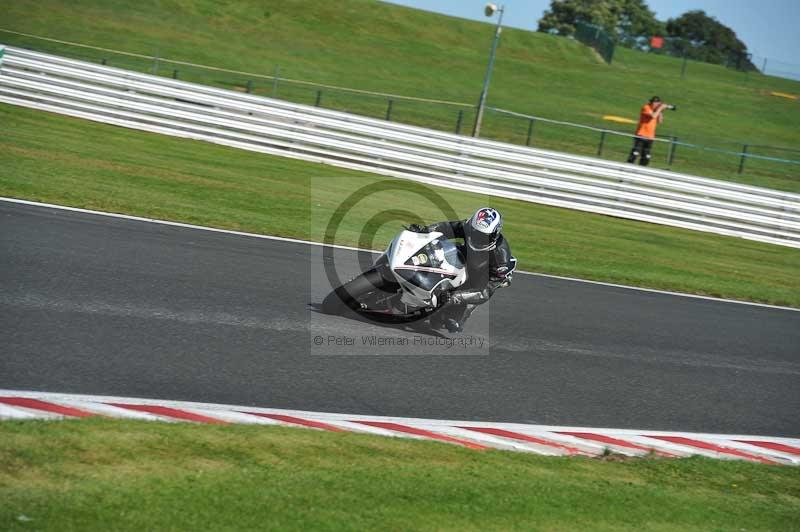 Motorcycle action photographs;event digital images;eventdigitalimages;no limits trackday;oulton park;oulton park circuit cheshire;oulton park photographs;peter wileman photography;trackday;trackday digital images;trackday photos