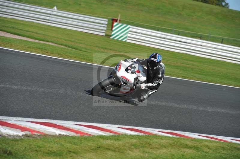 Motorcycle action photographs;event digital images;eventdigitalimages;no limits trackday;oulton park;oulton park circuit cheshire;oulton park photographs;peter wileman photography;trackday;trackday digital images;trackday photos