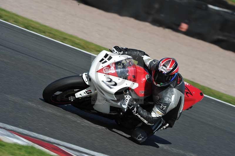 Motorcycle action photographs;event digital images;eventdigitalimages;no limits trackday;oulton park;oulton park circuit cheshire;oulton park photographs;peter wileman photography;trackday;trackday digital images;trackday photos