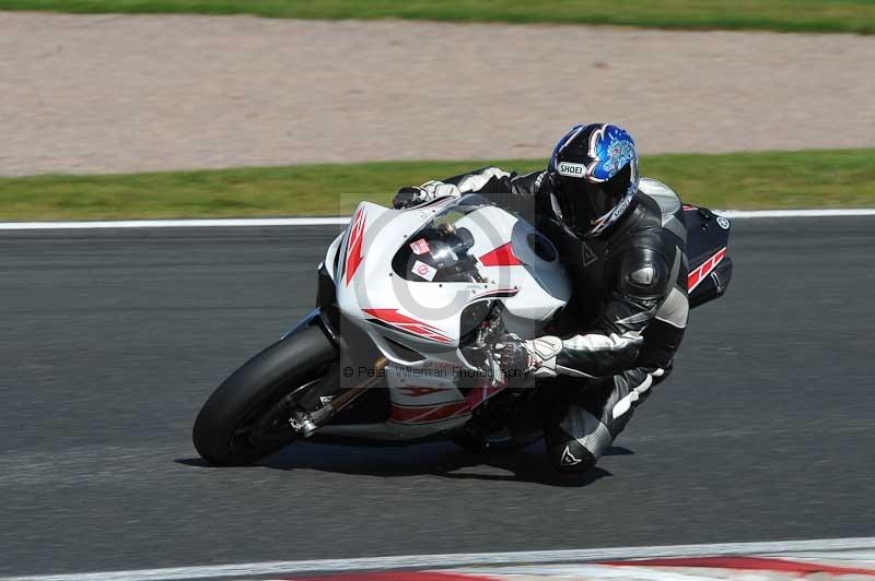 Motorcycle action photographs;event digital images;eventdigitalimages;no limits trackday;oulton park;oulton park circuit cheshire;oulton park photographs;peter wileman photography;trackday;trackday digital images;trackday photos
