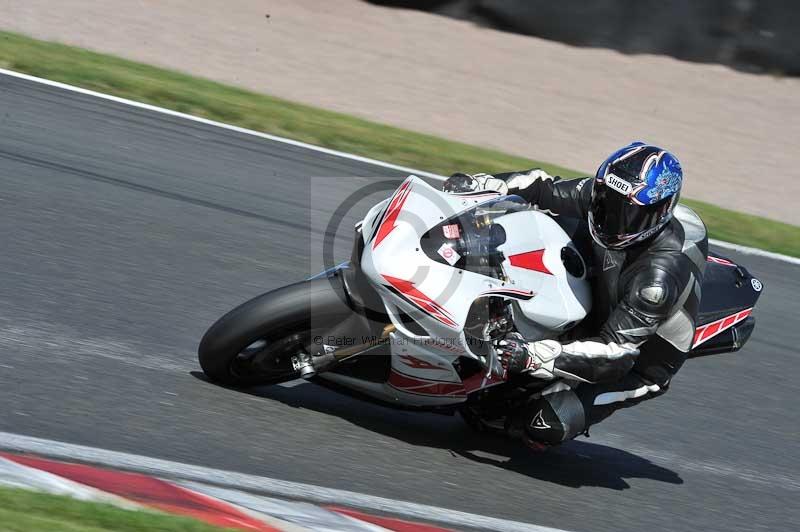 Motorcycle action photographs;event digital images;eventdigitalimages;no limits trackday;oulton park;oulton park circuit cheshire;oulton park photographs;peter wileman photography;trackday;trackday digital images;trackday photos