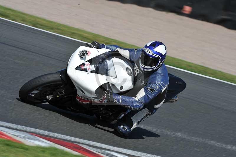 Motorcycle action photographs;event digital images;eventdigitalimages;no limits trackday;oulton park;oulton park circuit cheshire;oulton park photographs;peter wileman photography;trackday;trackday digital images;trackday photos