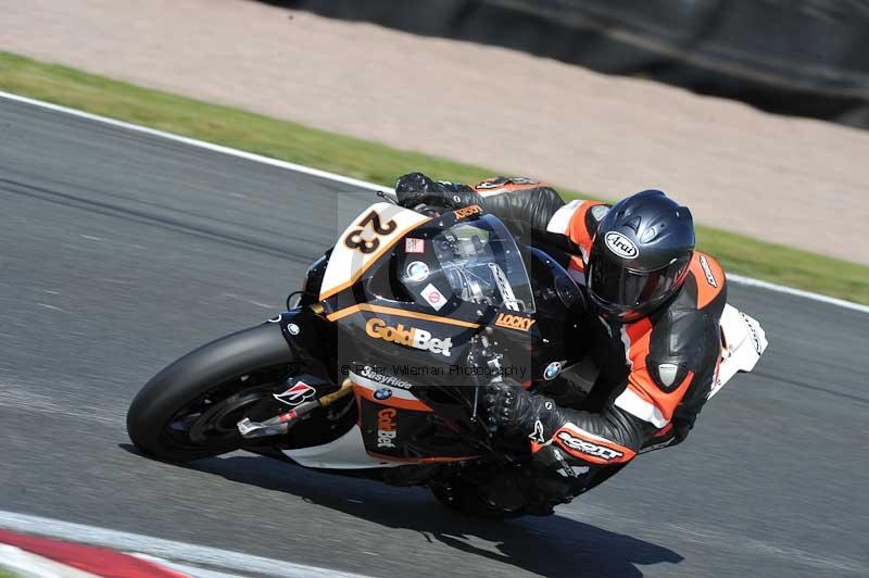 Motorcycle action photographs;event digital images;eventdigitalimages;no limits trackday;oulton park;oulton park circuit cheshire;oulton park photographs;peter wileman photography;trackday;trackday digital images;trackday photos