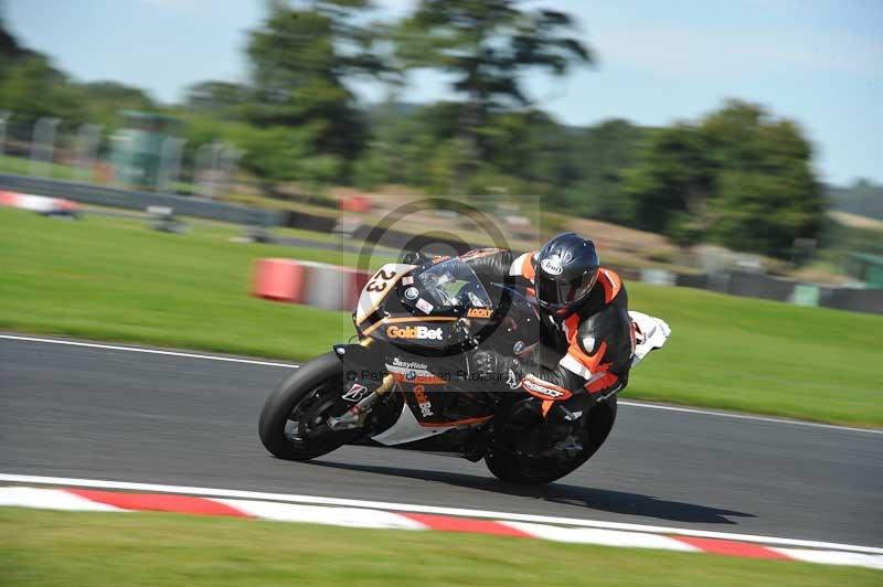 Motorcycle action photographs;event digital images;eventdigitalimages;no limits trackday;oulton park;oulton park circuit cheshire;oulton park photographs;peter wileman photography;trackday;trackday digital images;trackday photos