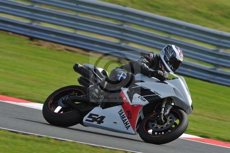 Motorcycle action photographs;event digital images;eventdigitalimages;no limits trackday;oulton park;oulton park circuit cheshire;oulton park photographs;peter wileman photography;trackday;trackday digital images;trackday photos