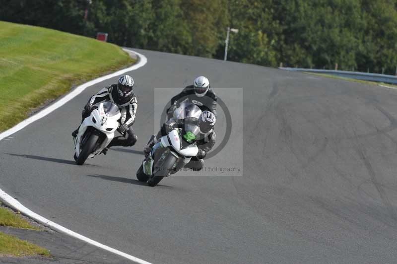 Motorcycle action photographs;event digital images;eventdigitalimages;no limits trackday;oulton park;oulton park circuit cheshire;oulton park photographs;peter wileman photography;trackday;trackday digital images;trackday photos