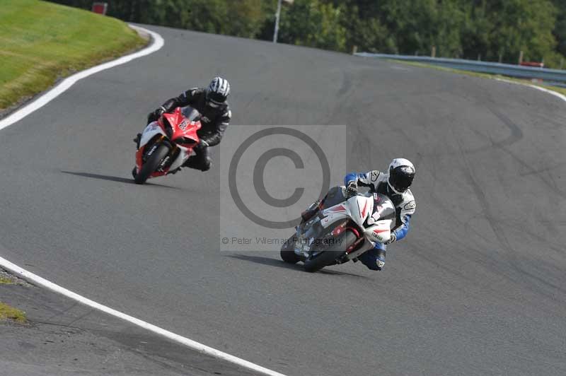 Motorcycle action photographs;event digital images;eventdigitalimages;no limits trackday;oulton park;oulton park circuit cheshire;oulton park photographs;peter wileman photography;trackday;trackday digital images;trackday photos