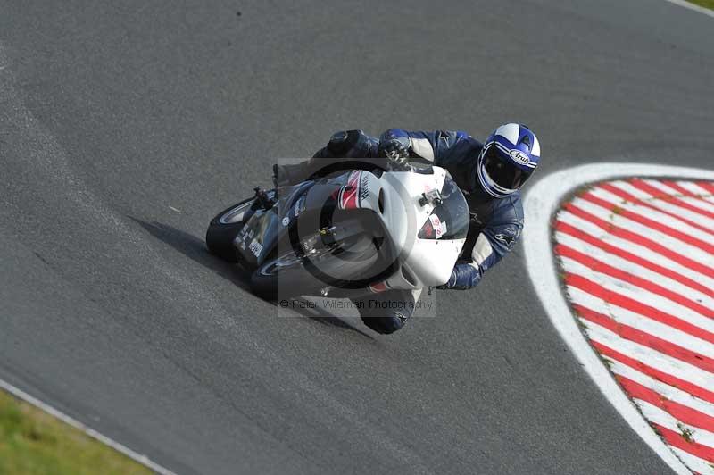 Motorcycle action photographs;event digital images;eventdigitalimages;no limits trackday;oulton park;oulton park circuit cheshire;oulton park photographs;peter wileman photography;trackday;trackday digital images;trackday photos