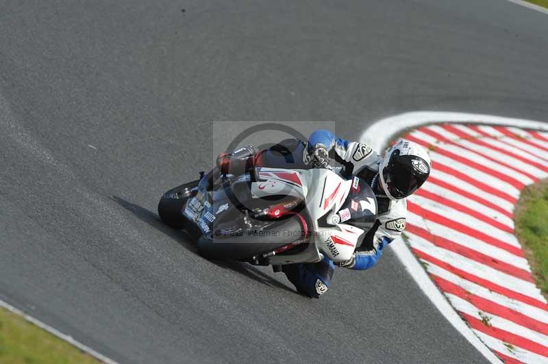 Motorcycle action photographs;event digital images;eventdigitalimages;no limits trackday;oulton park;oulton park circuit cheshire;oulton park photographs;peter wileman photography;trackday;trackday digital images;trackday photos