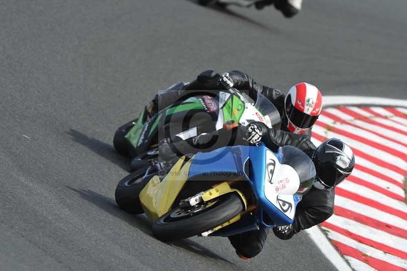 Motorcycle action photographs;event digital images;eventdigitalimages;no limits trackday;oulton park;oulton park circuit cheshire;oulton park photographs;peter wileman photography;trackday;trackday digital images;trackday photos