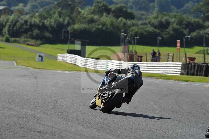 Motorcycle action photographs;event digital images;eventdigitalimages;no limits trackday;oulton park;oulton park circuit cheshire;oulton park photographs;peter wileman photography;trackday;trackday digital images;trackday photos
