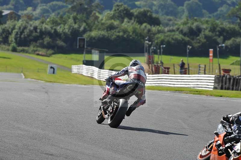 Motorcycle action photographs;event digital images;eventdigitalimages;no limits trackday;oulton park;oulton park circuit cheshire;oulton park photographs;peter wileman photography;trackday;trackday digital images;trackday photos